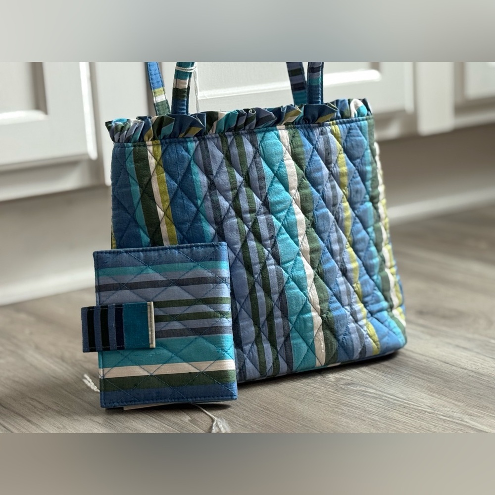 VERA BRADLEY - Picture 2 of 11